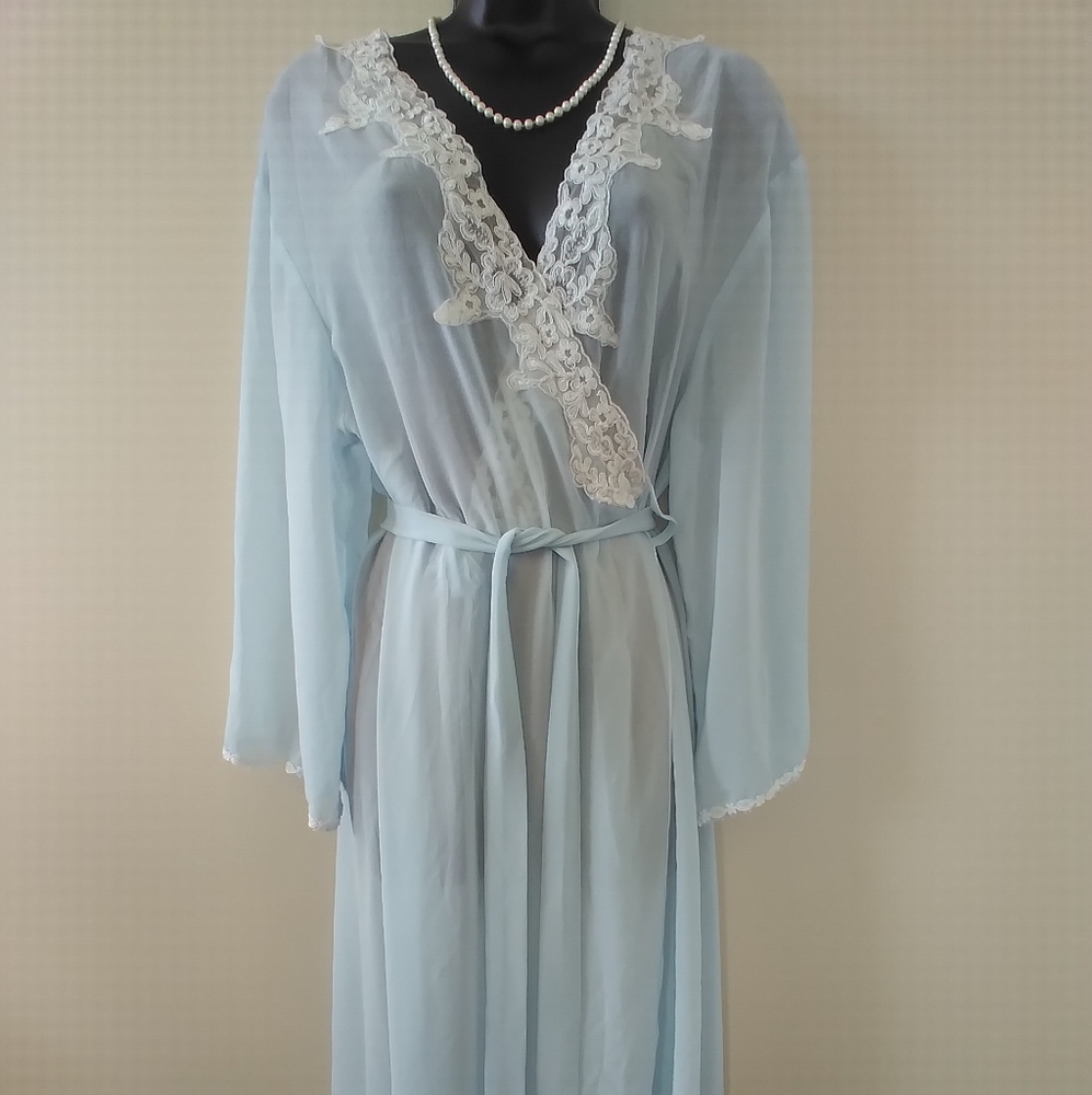 Gorgeous Vintage Seer Full Length Robe with Lace Detail by Mystique.